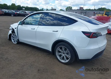 2023 Tesla Model Y Awd/Long Range Dual Motor All-Wheel Drive z USA, uszkodzony, nr VIN 7SAYGDEE2PA095943